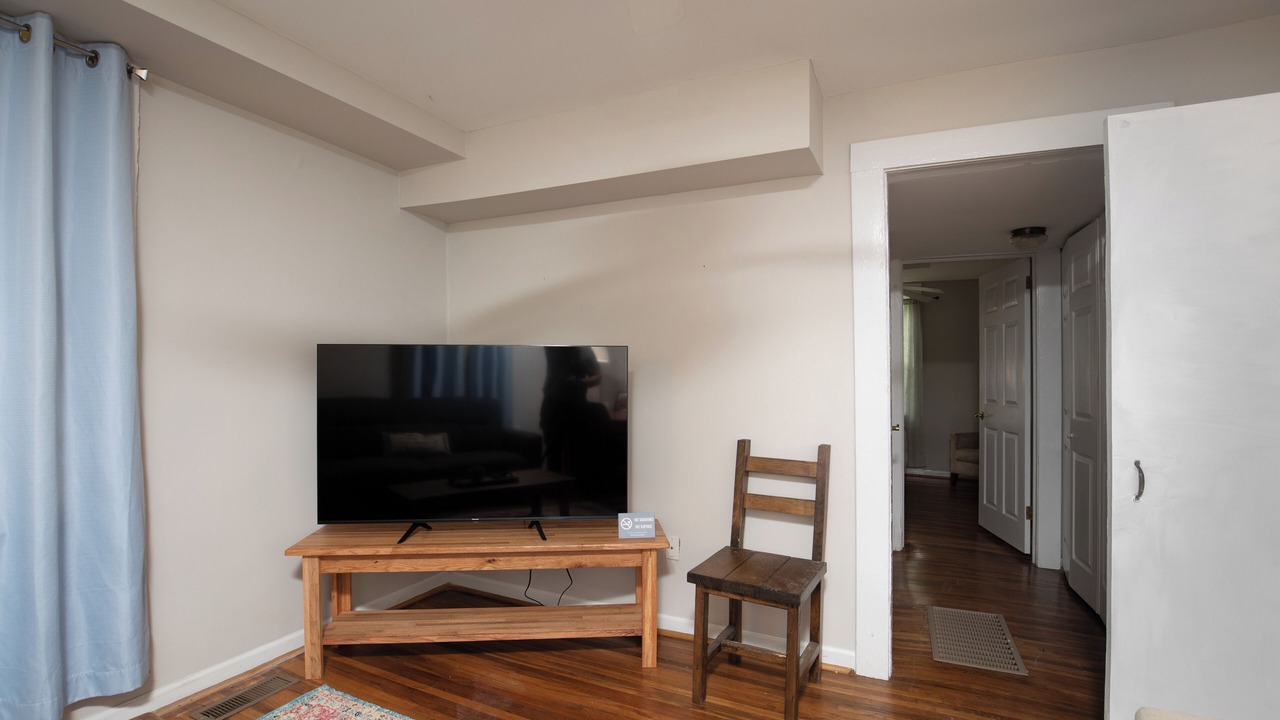 Photo of Bedroom in Redmont Park