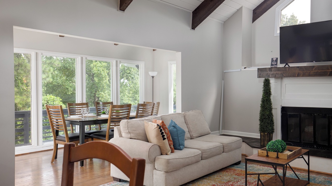 Photo of Livingroom in Crestline Heights