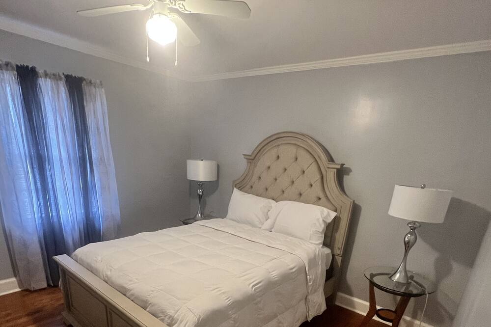 Photo of Bedroom in Enterprise