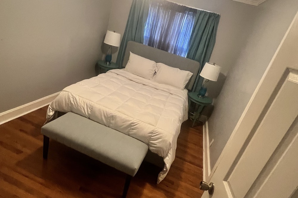 Photo of Bedroom in Enterprise