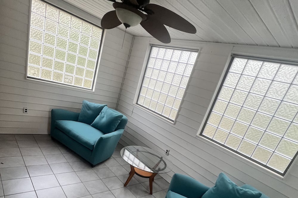 Photo of Livingroom in Enterprise
