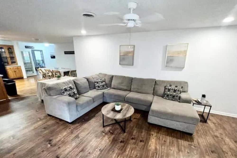 Photo of Livingroom in Albertville