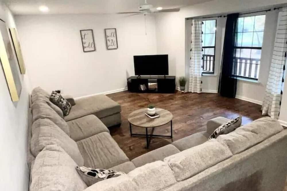 Photo of Livingroom in Albertville