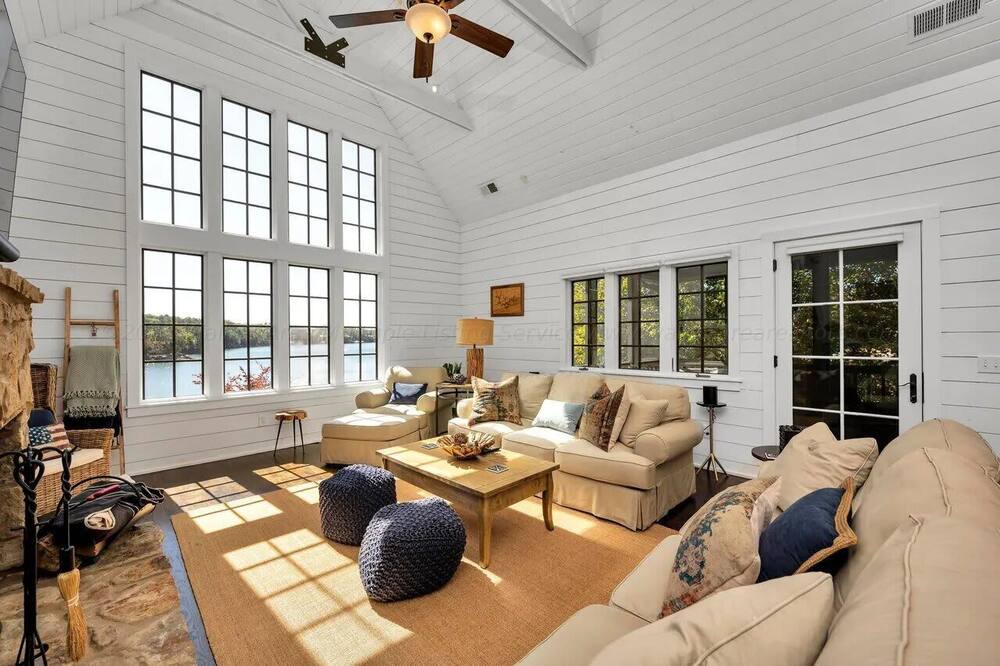 Photo of Livingroom in Crane Hill