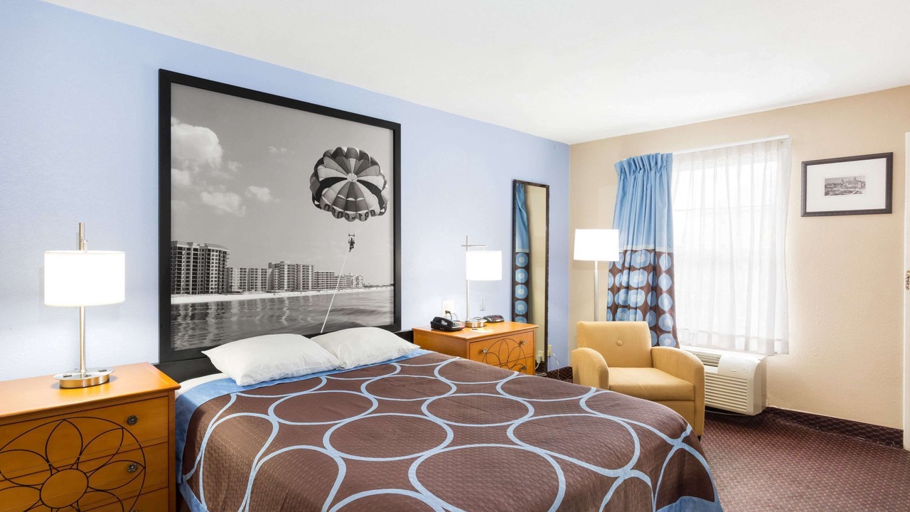 Photo of Bedroom in Foley