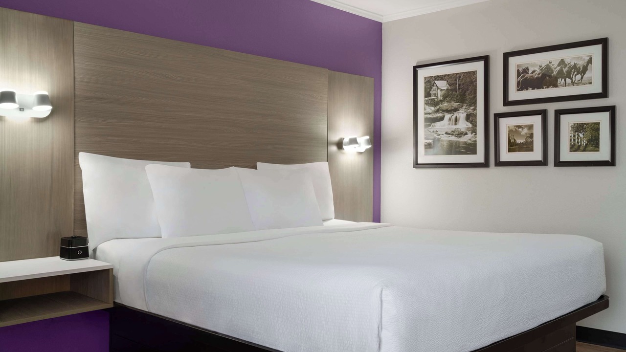 Photo of Bedroom in Lake Purdy