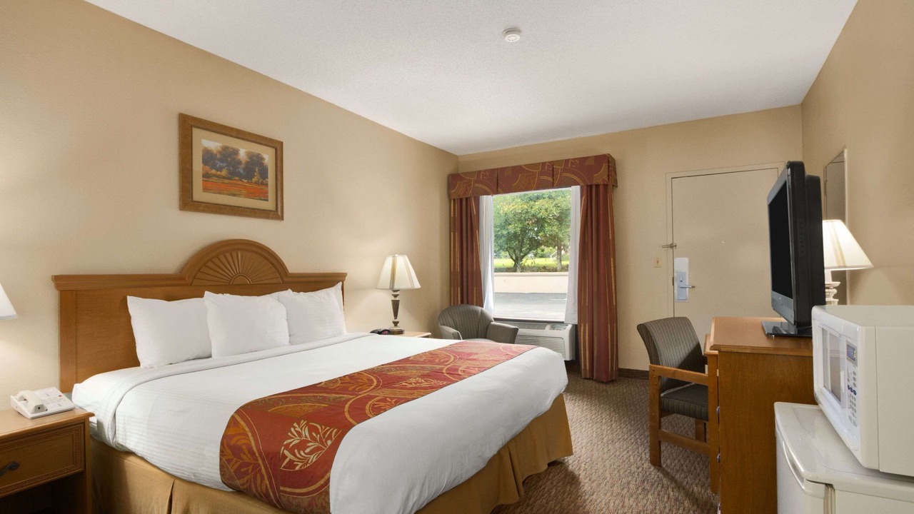 Photo of Bedroom in Alexander City