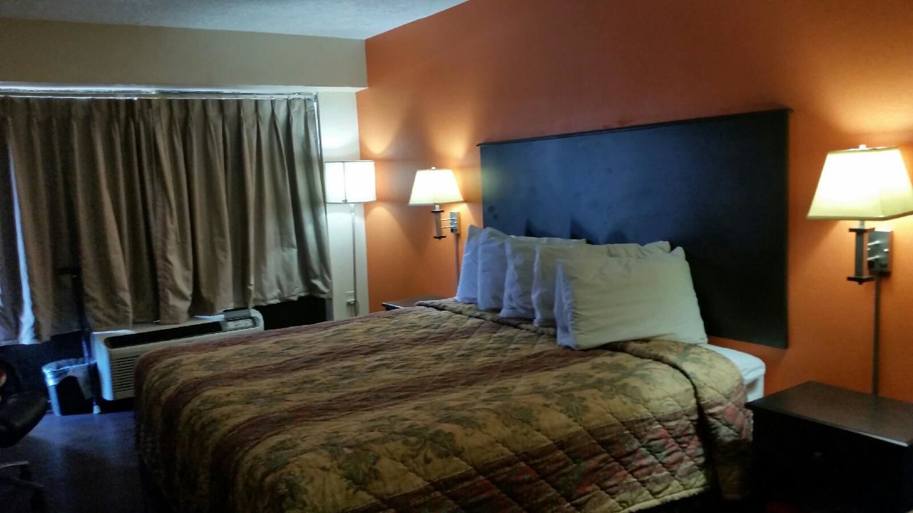 Photo of Bedroom in Saks