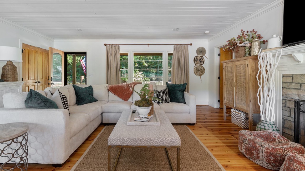 Photo of Livingroom in Guntersville