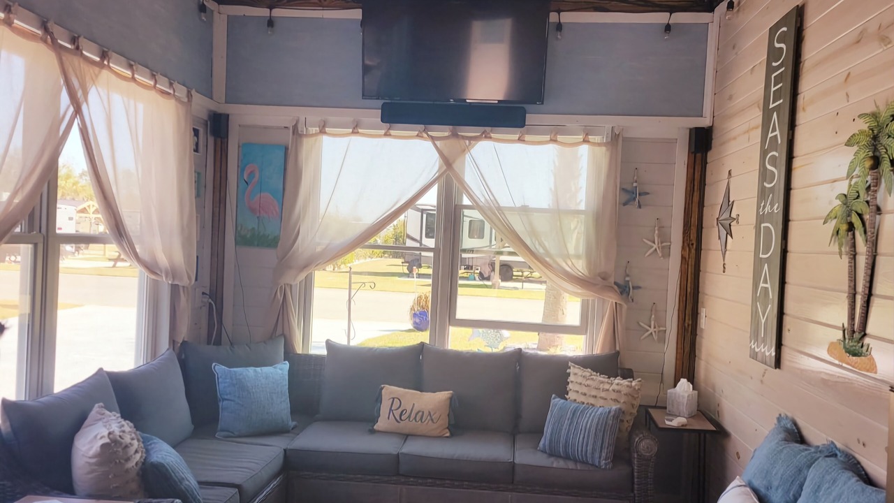 Photo of Livingroom in Foley