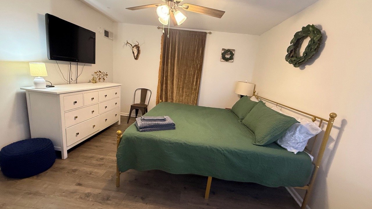 Photo of Bedroom in Northport
