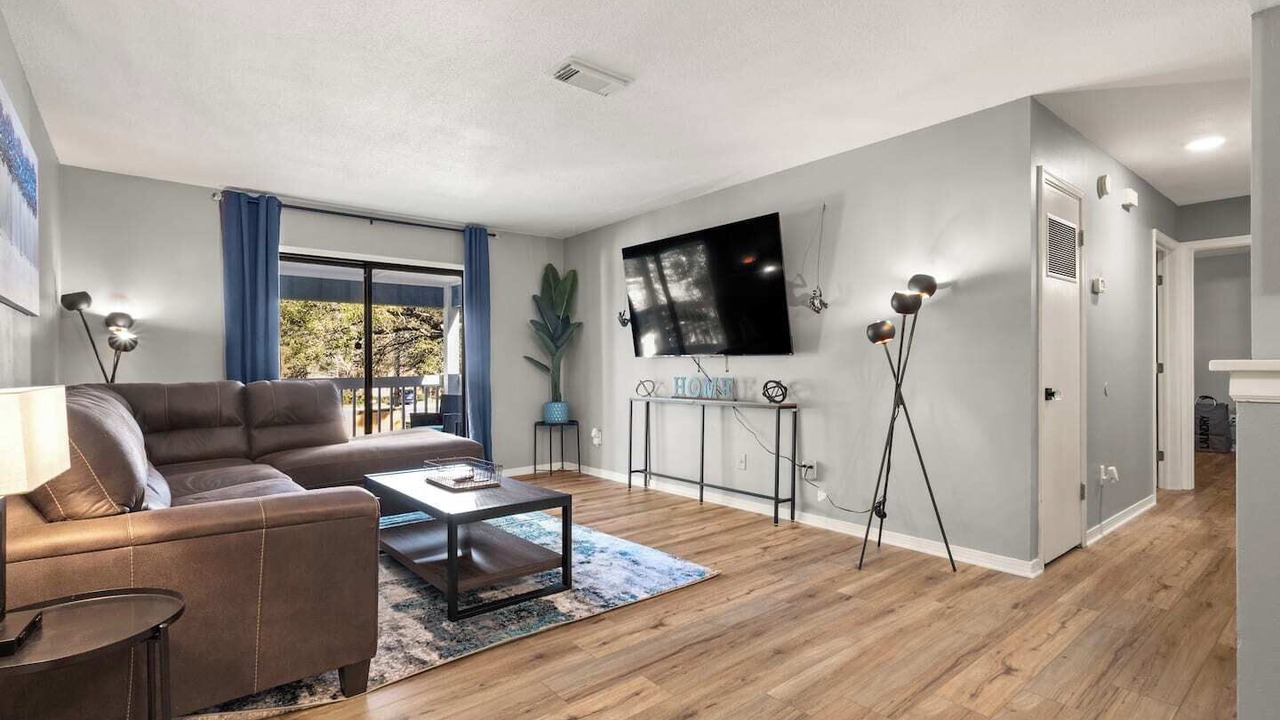 Photo of Livingroom in Northeast Pensacola