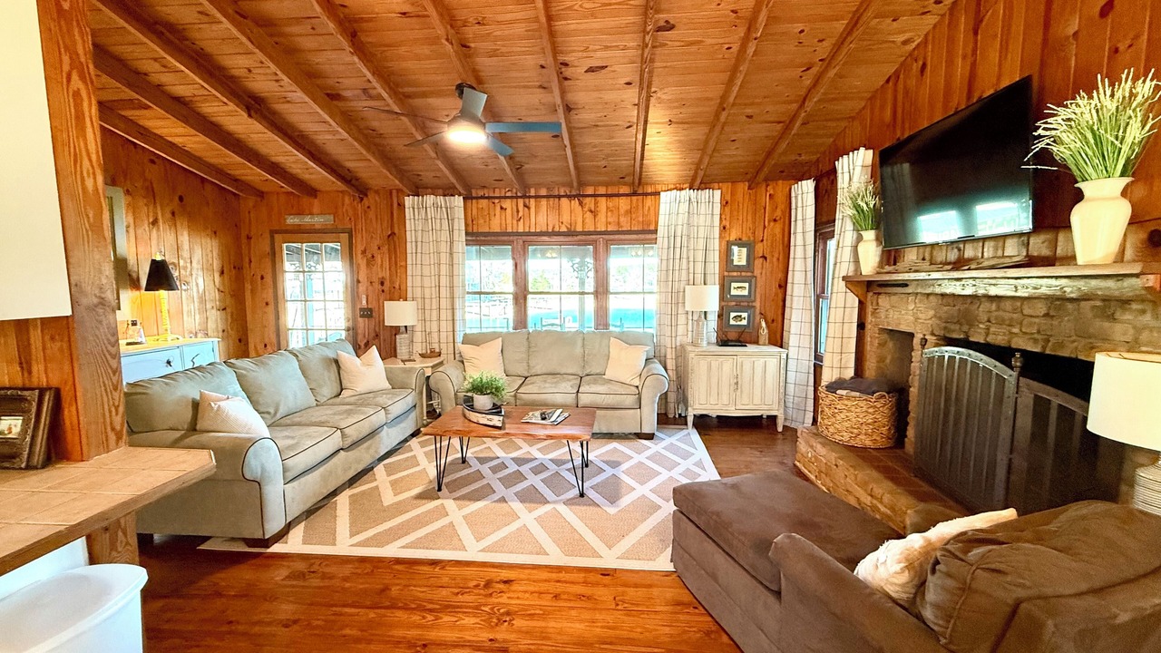 Photo of Livingroom in Little Kowaliga