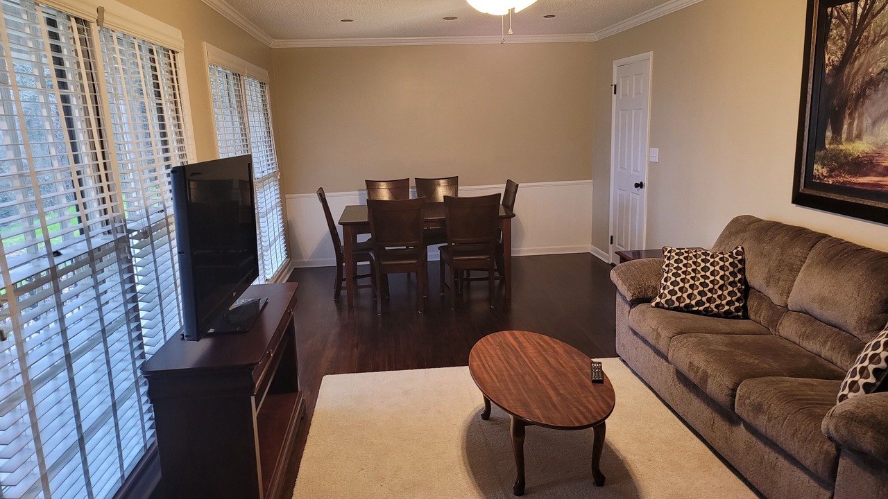 Photo of Livingroom in Guntersville
