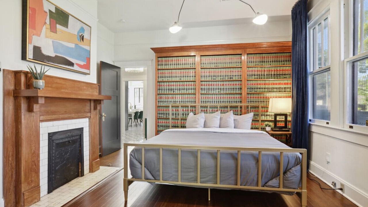 Photo of Bedroom in Roseland Terrace Historic District