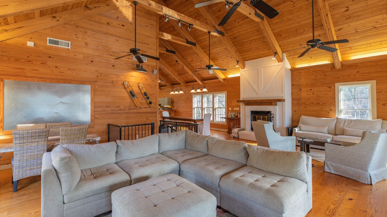 Photo of Livingroom in Little Kowaliga