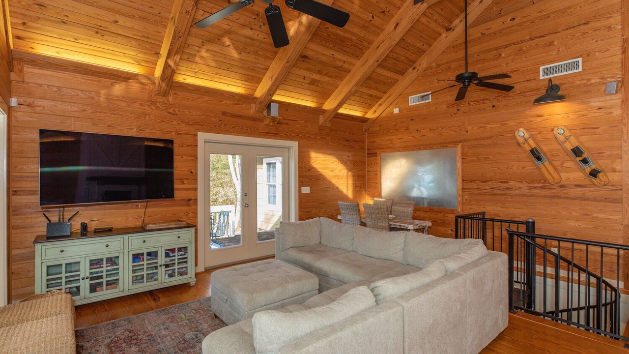 Photo of Livingroom in Little Kowaliga