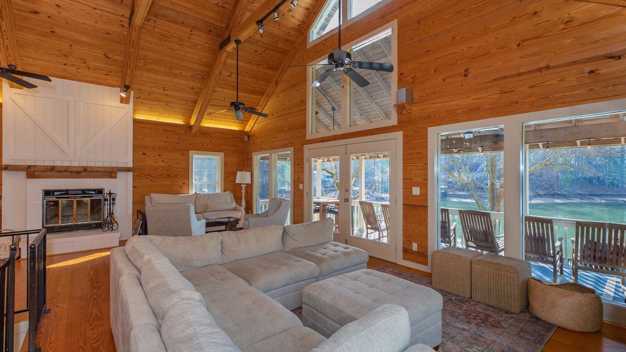 Photo of Livingroom in Little Kowaliga