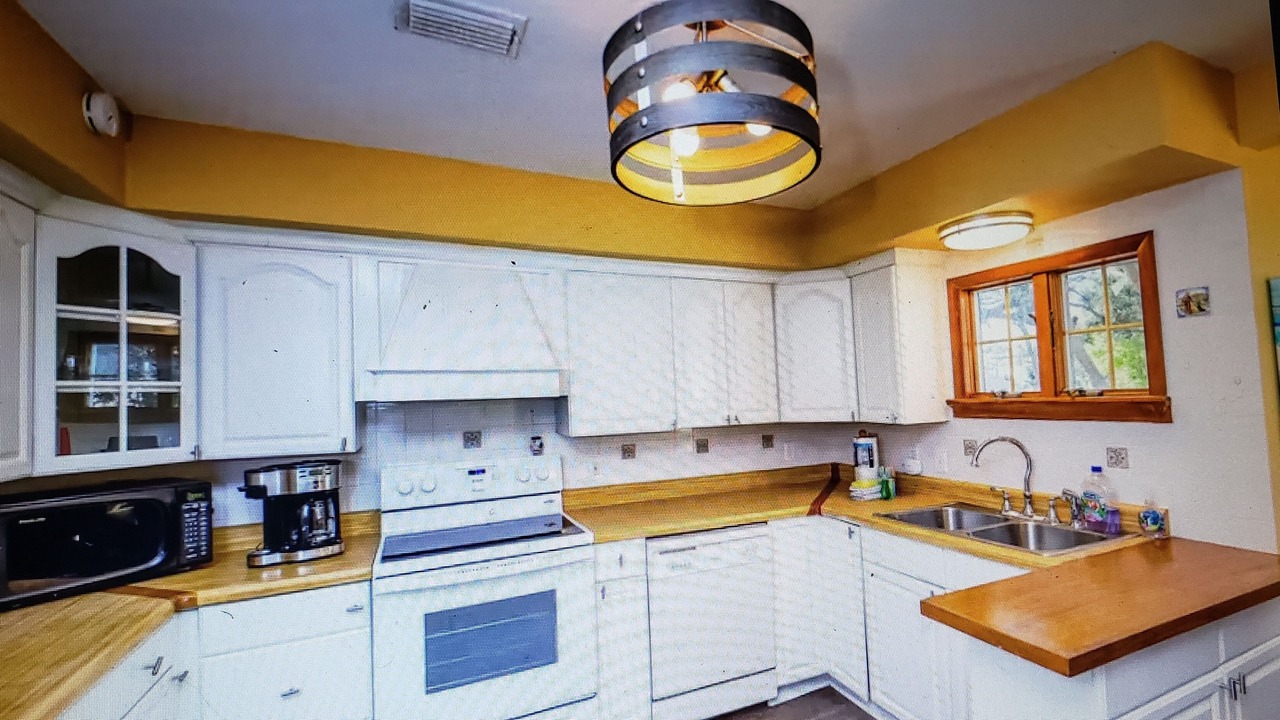 Photo of Kitchen in Leeward