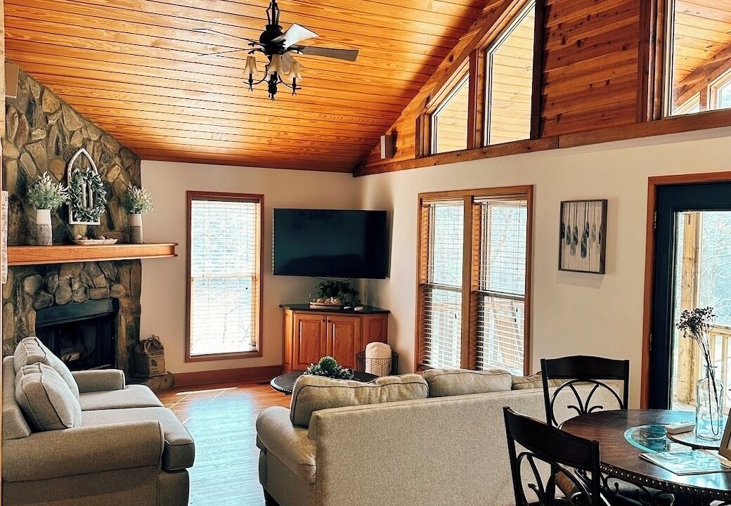 Photo of Livingroom in Wedowee
