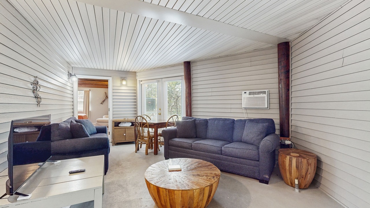 Photo of Livingroom in Surf Side Shores