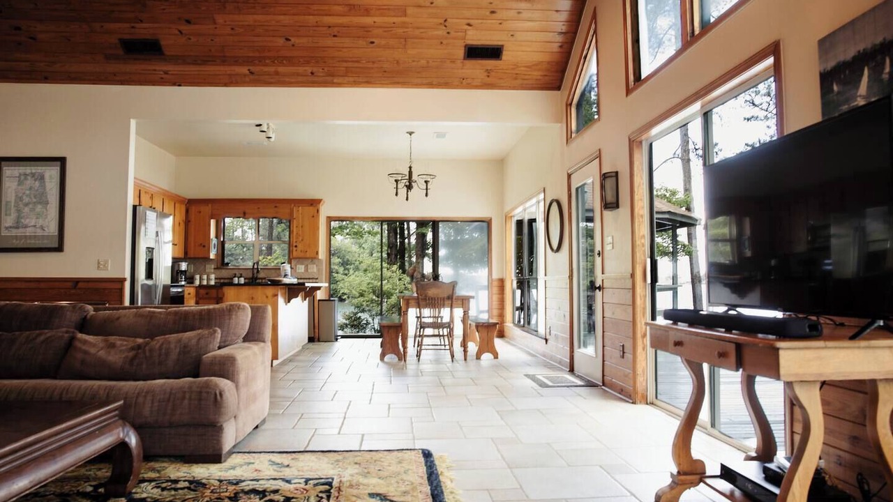 Photo of Livingroom in Little Kowaliga
