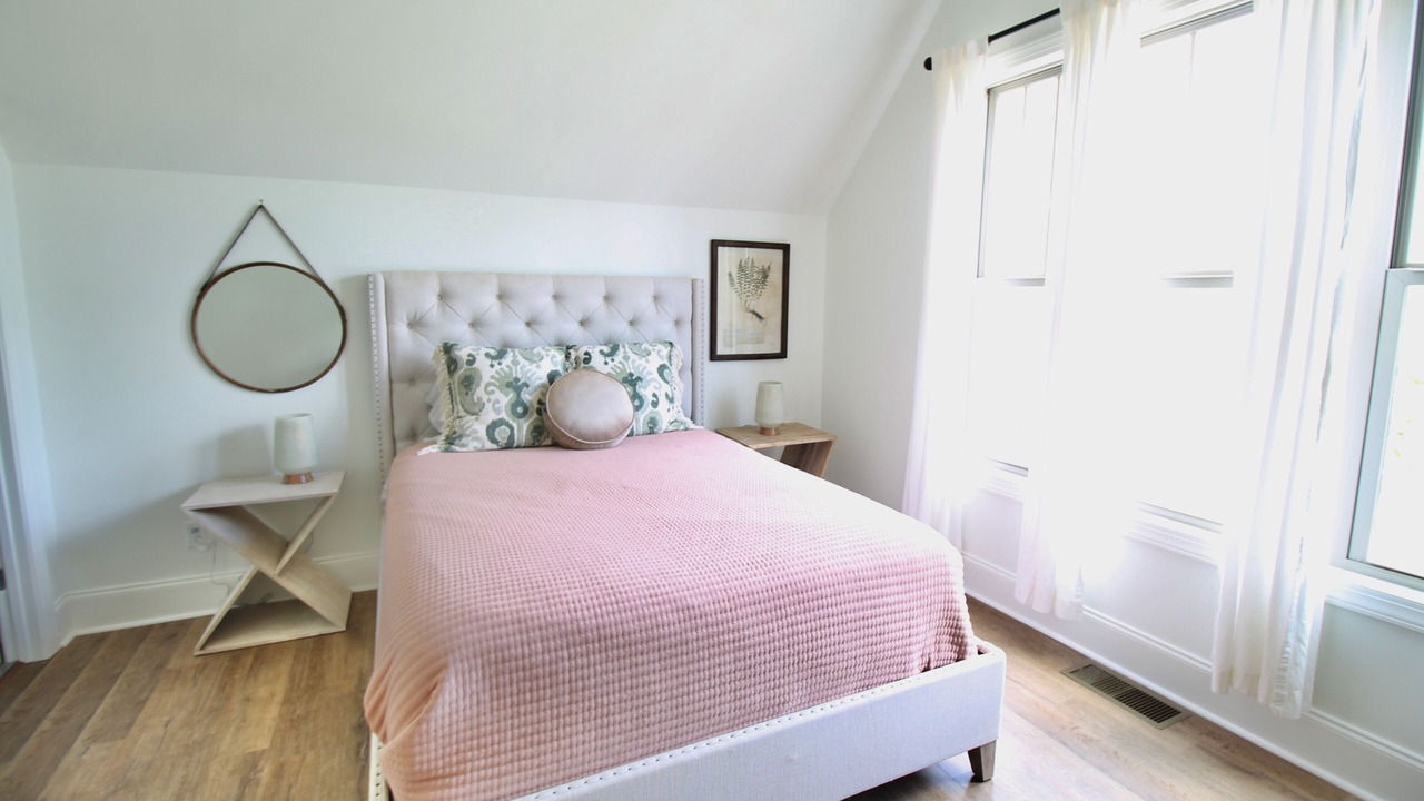 Photo of Bedroom in Northport