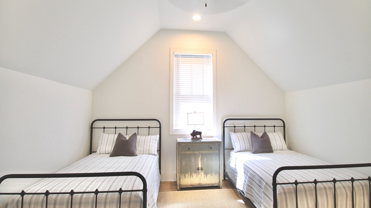 Photo of Bedroom in Northport