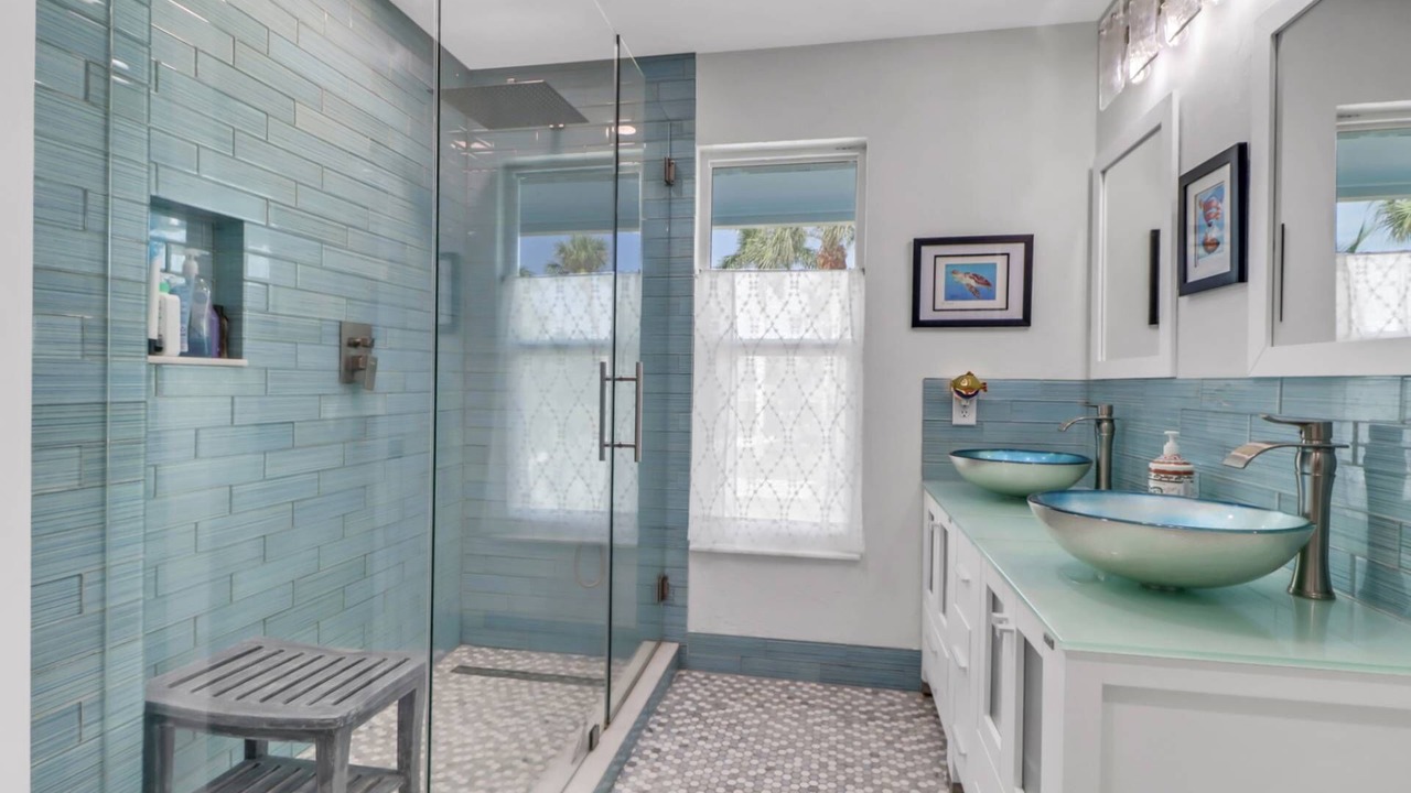 Photo of Bathroom in Truckland