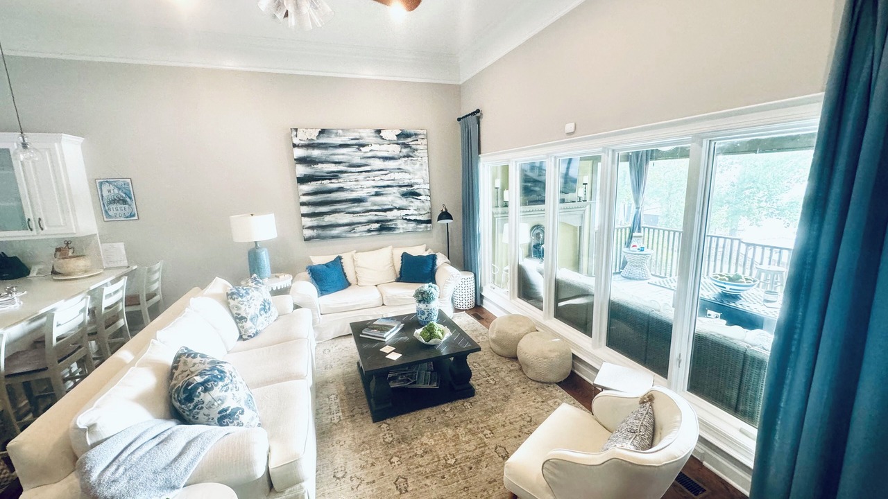 Photo of Livingroom in Northport