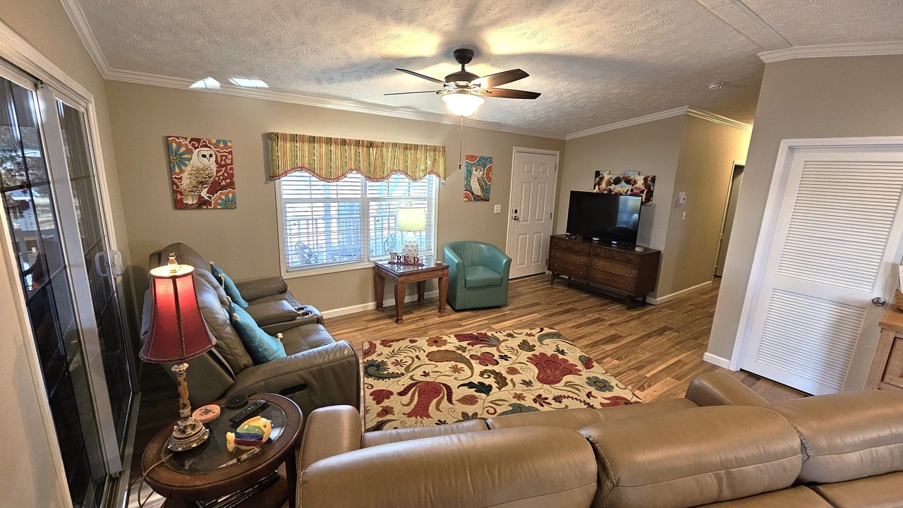 Photo of Livingroom in Jacksons' Gap