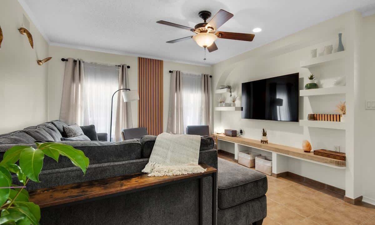 Photo of Livingroom in Northeast Pensacola