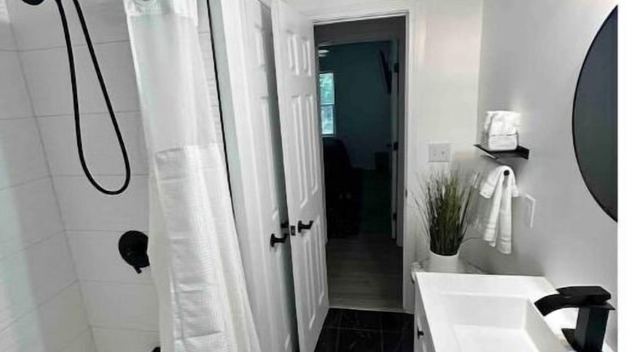 Photo of Bathroom in Cottondale