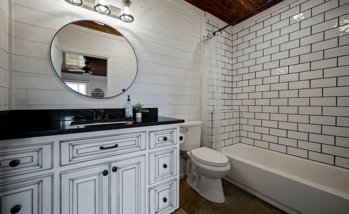 Photo of Bathroom in Jasper