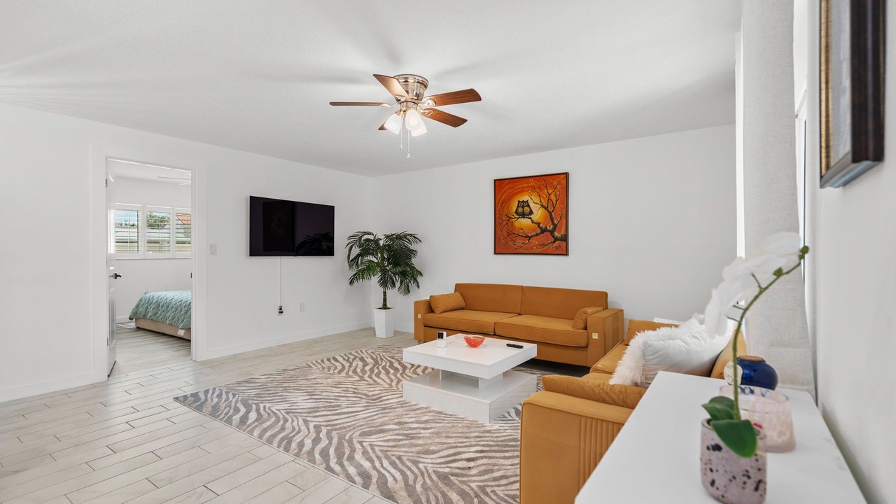 Photo of Bedroom in Golden Beach