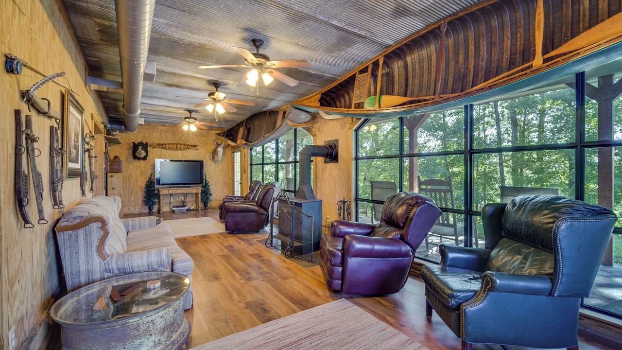 Photo of Livingroom in Heflin