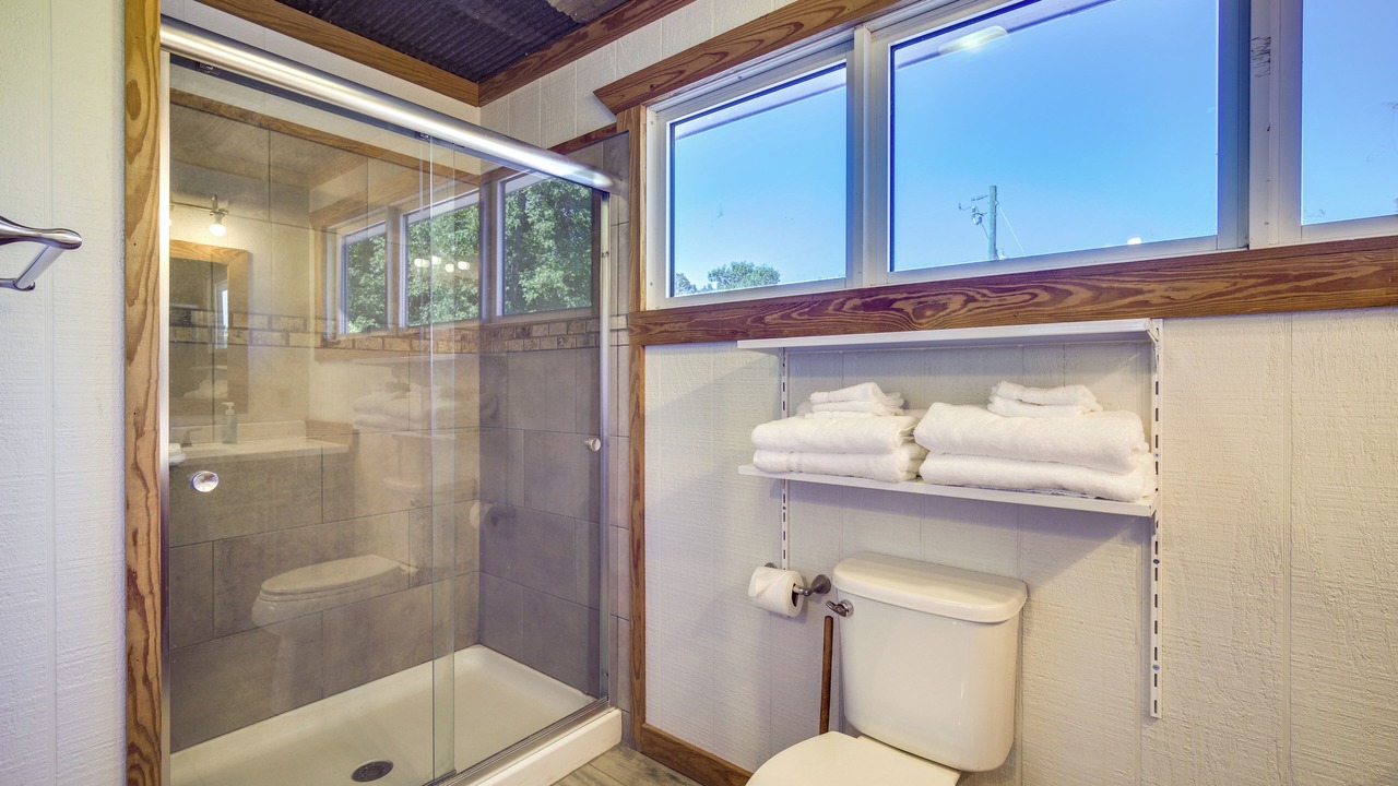 Photo of Bathroom in Heflin