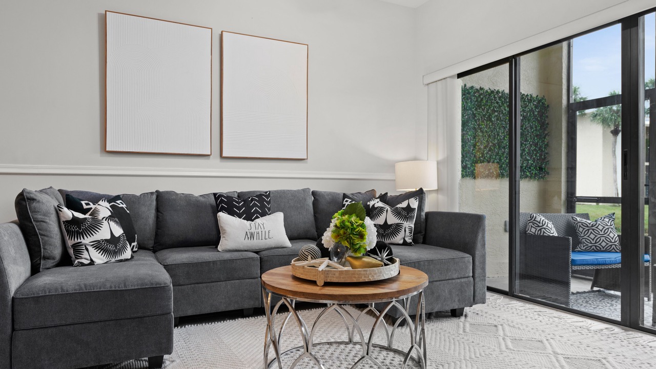 Photo of Livingroom in Central Naples