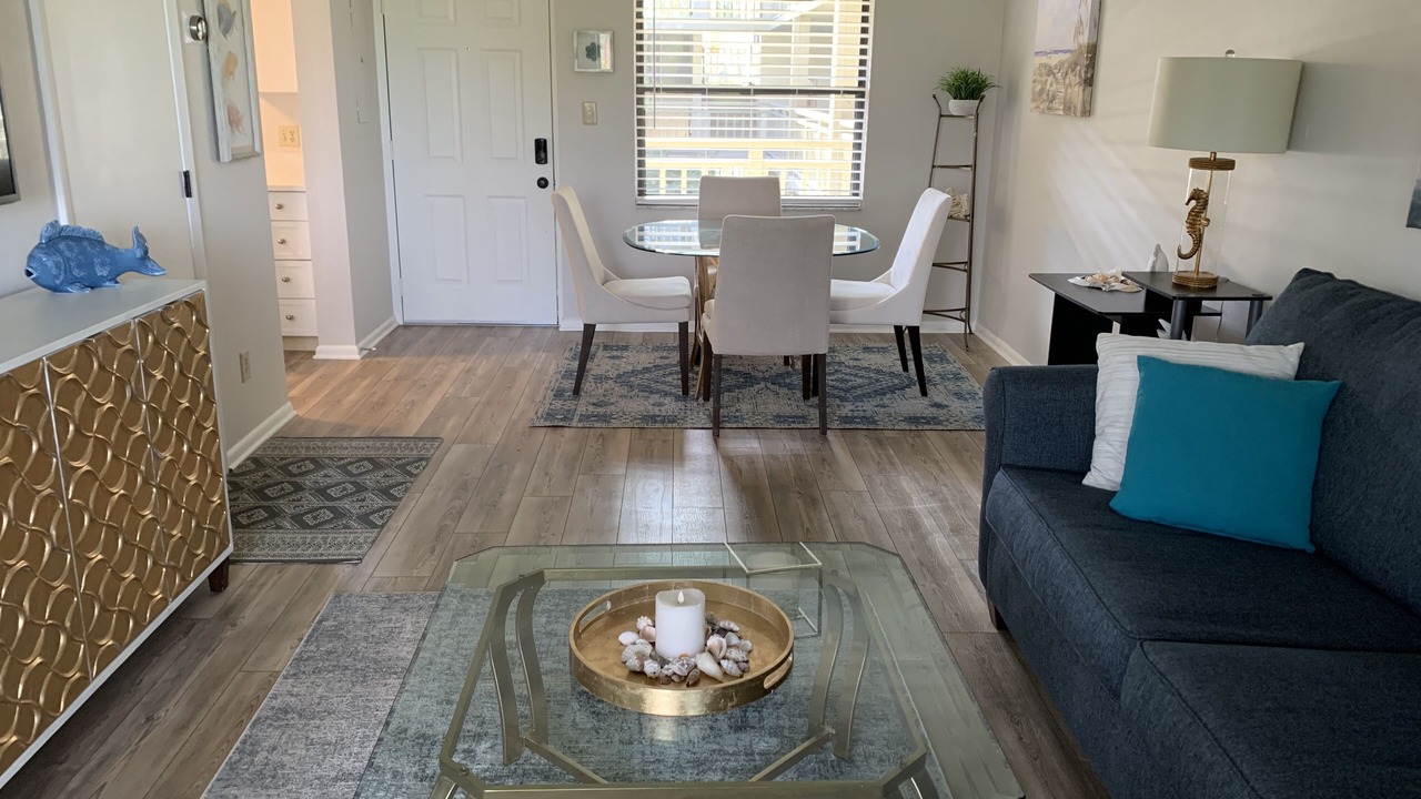 Photo of Livingroom in Burning Tree
