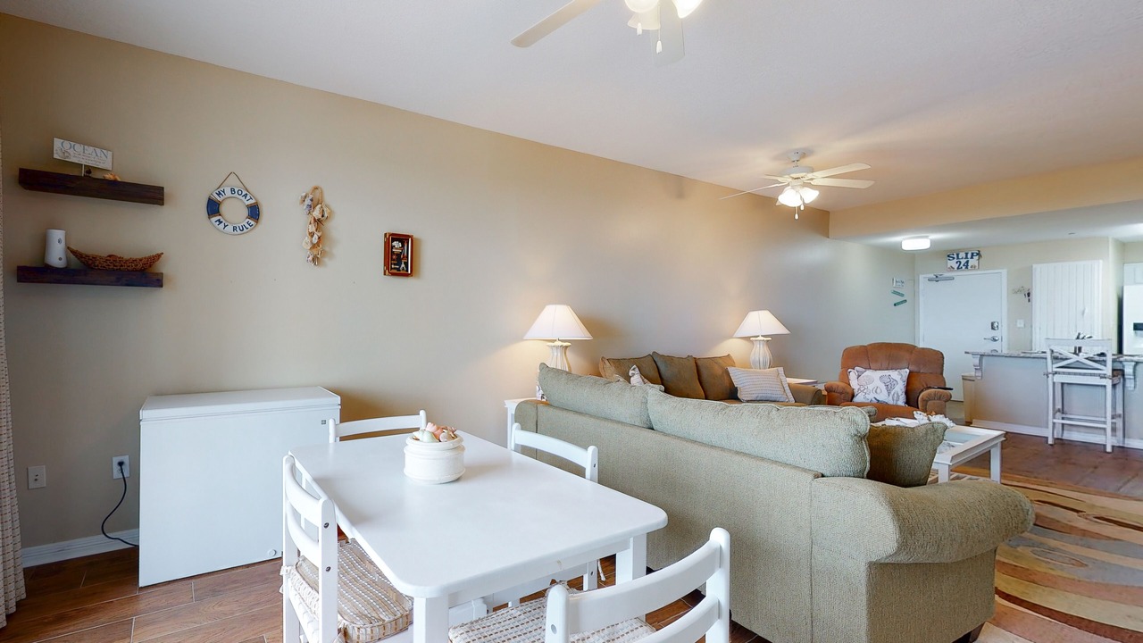 Photo of Livingroom in Fort Morgan Pines