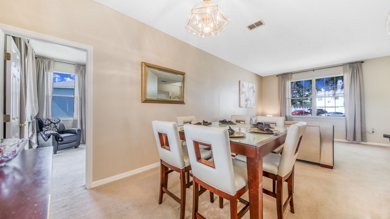 Photo of Livingroom in Crescent Lakes