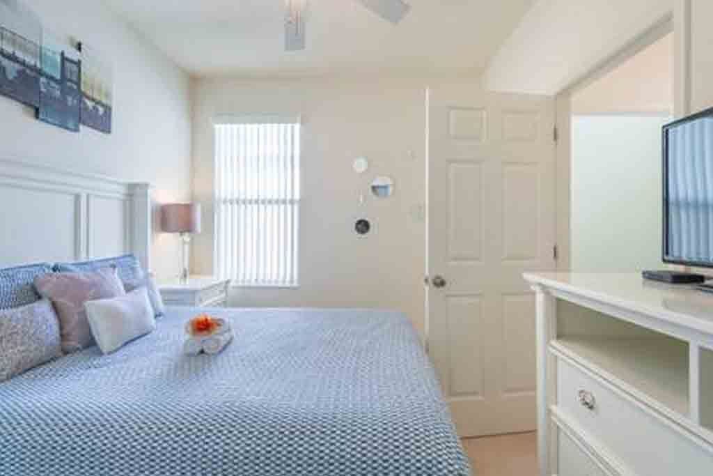 Photo of Bedroom in Crystal Cove