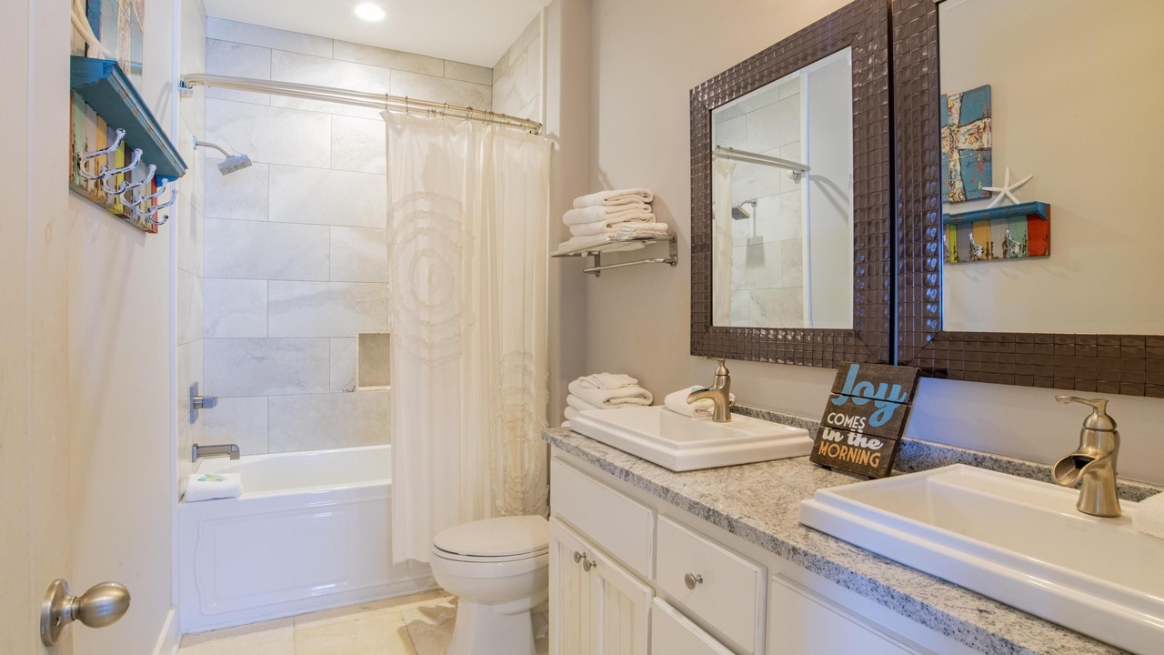 Photo of Bathroom in Orange Beach East