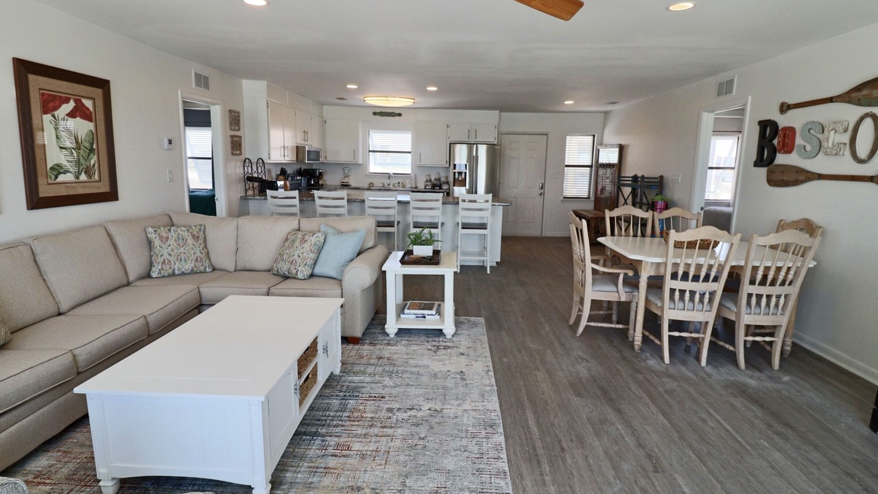 Photo of Livingroom in Surf Side Shores