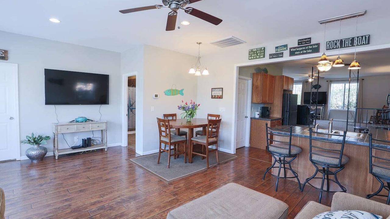 Photo of Livingroom in Guntersville