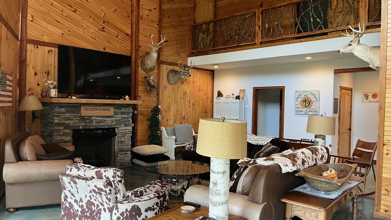 Photo of Livingroom in Midland City