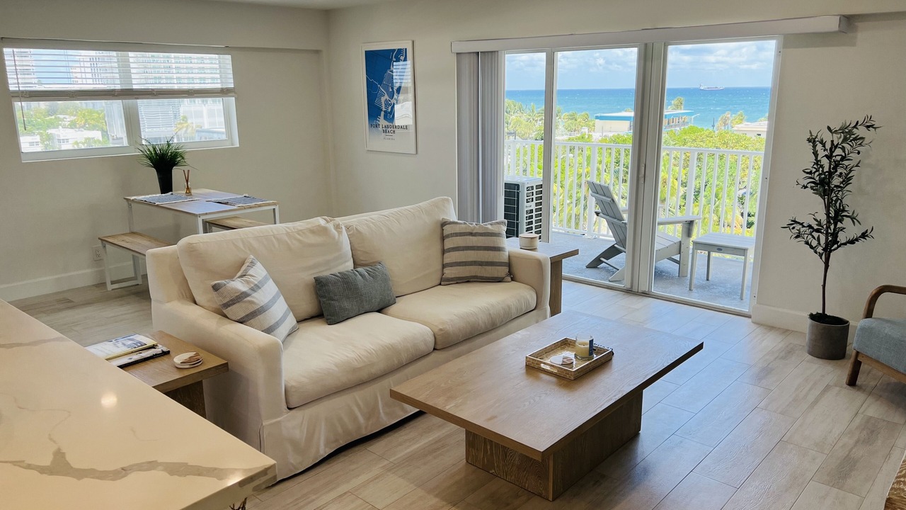 Photo of Livingroom in Central Beach