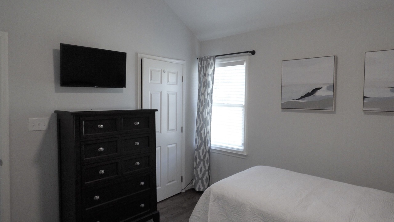 Photo of Bedroom in Crestline Heights