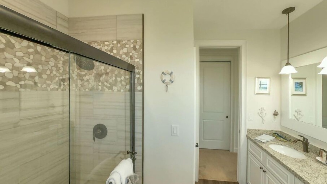 Photo of Bathroom in Marathon