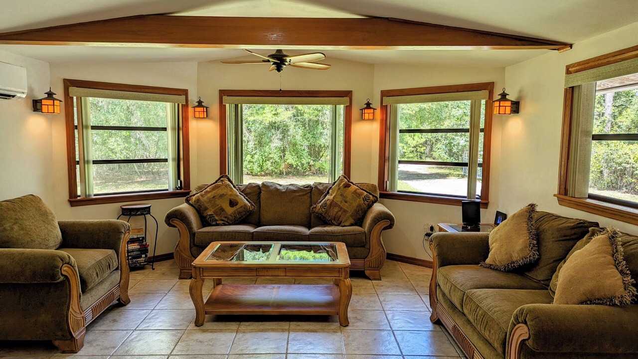 Photo of Livingroom in Edgar